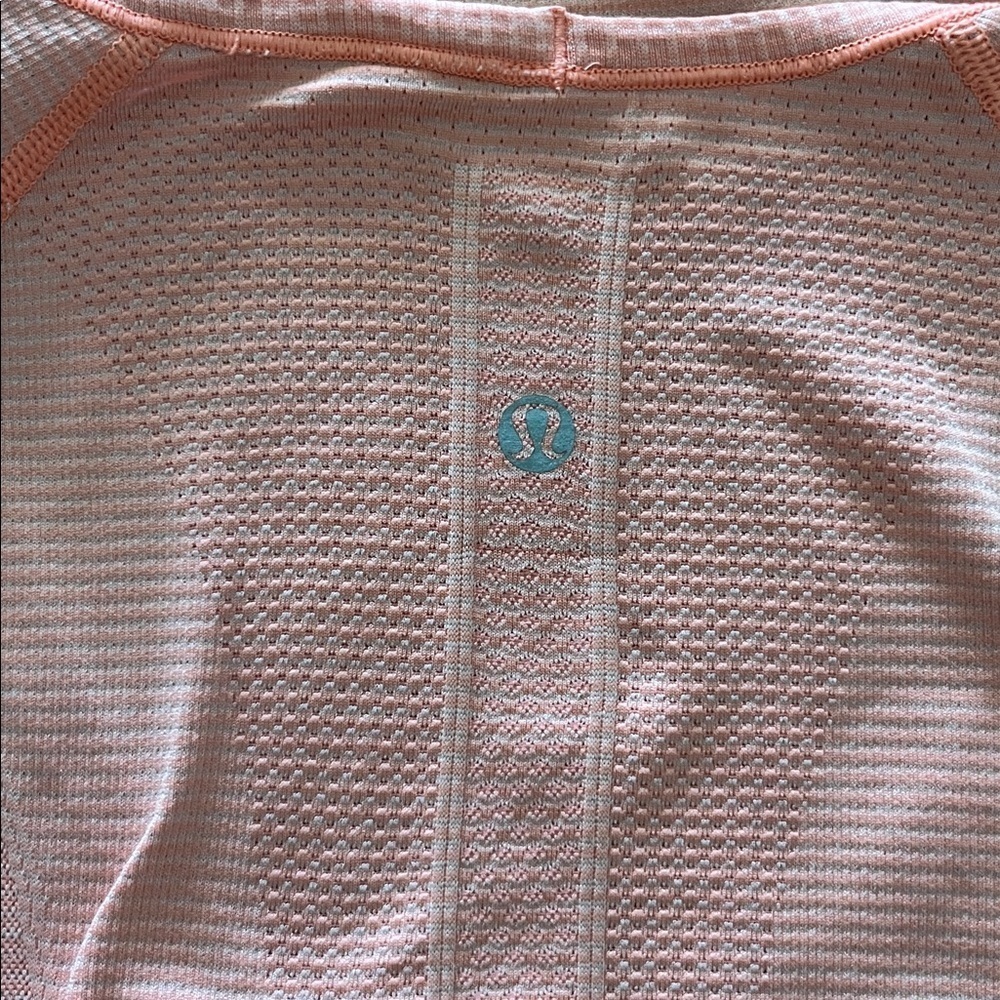 Lululemon Women's  V-Neck Top - Picture 3 of 4
